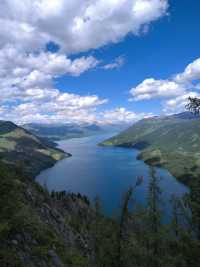 被喀納斯的美震撼到說不出話這才是新疆旅遊的天花板,阿勒泰皇冠上的明珠說的就是這裡吧 【必