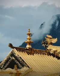 木里大寺:雪山下的金色信仰