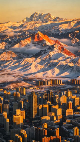 Instantly captivated, Urumqi is amazing!