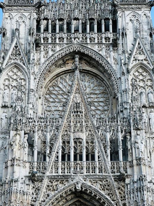 モネの筆に描かれた光と影を探して フランス・ルーアン大聖堂 | Trip