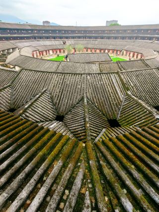 The ancient Bagua Castle, nestled deep in the mountains of eastern Guangdong, preserves four hundred years of Chaoshan folk traditions.