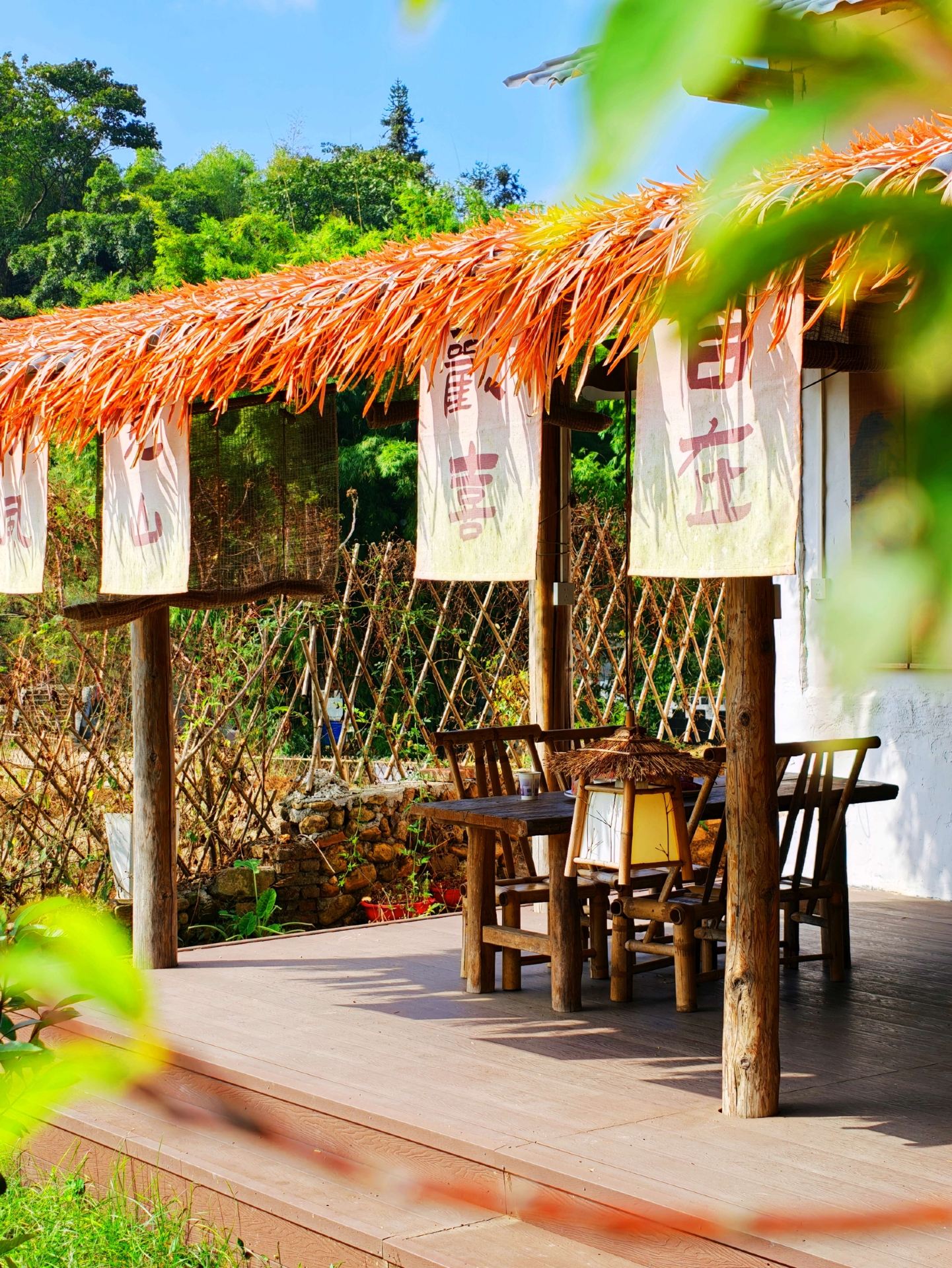 Zishen Town at the foot of Sanbai Mountain, a slow-paced pastoral life awaits you