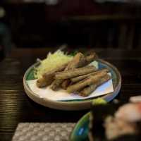 📍香港旺角｜小津居酒屋 · 新派Fusion居酒屋🏮主打超正海膽和牛煲仔飯！