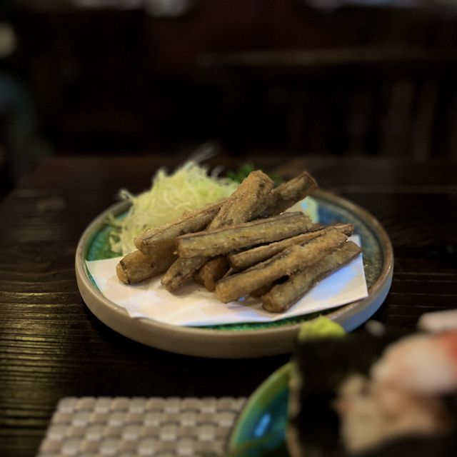 📍香港旺角｜小津居酒屋 · 新派Fusion居酒屋🏮主打超正海膽和牛煲仔飯！