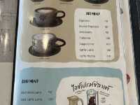 ร้านกาแฟน่ารัก บรรยากาศริมทะเล ชิลๆ ริมปากน้ำ