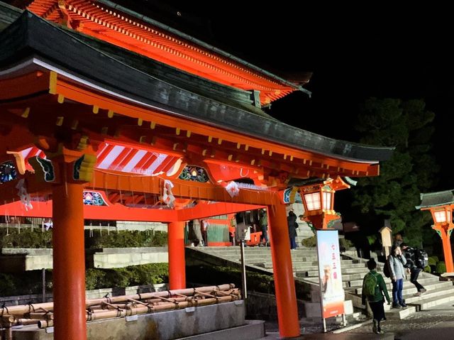 ศาลเจ้าฟูชิมิอินาริ 伏見稲荷大社 (Night time)⛩️🌌