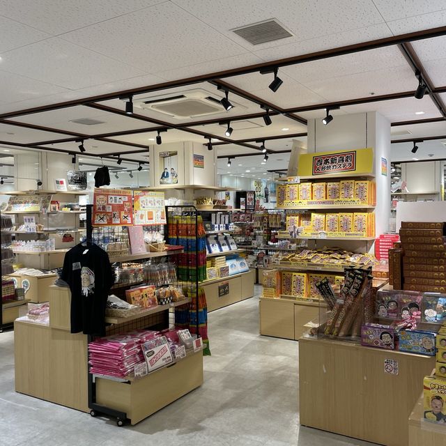 【大阪府】吉本芸人のキャラクターグッズが勢揃い！よしもとエンタメショップ