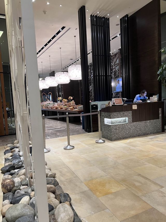 自助晚餐🥣推薦🥰如心酒店Cafe Circles‼️高質蟹腳😍主打精美甜品🍮
