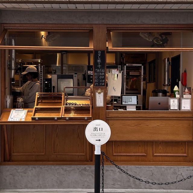 東京人氣可麗露專賣店，店內好華麗呢！
