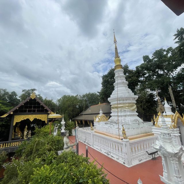 พระใหญ่ไดบุทสึ แห่งเขาพระญาณ เมืองลำปาง