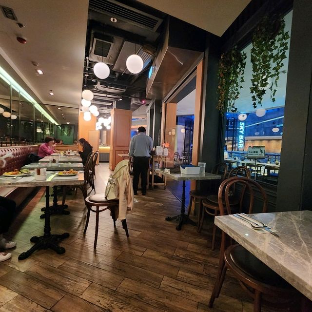 天幕下的高質半自助晚餐