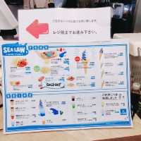 ジンベイザメ弁当が美味しい！　２階オフィシャルミュージアムショップ