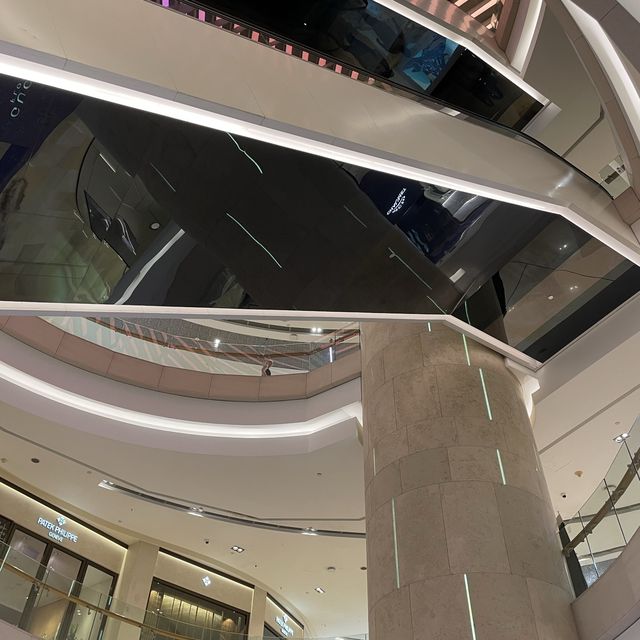 Huge shopping mall in Orchard: Ion Orchard 