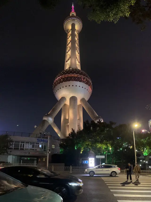 Oriental pearl tower:Shanghai’s landmark