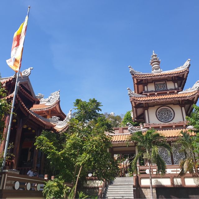 베트남 나트랑 최대 규모의 불교 사원, 롱선사