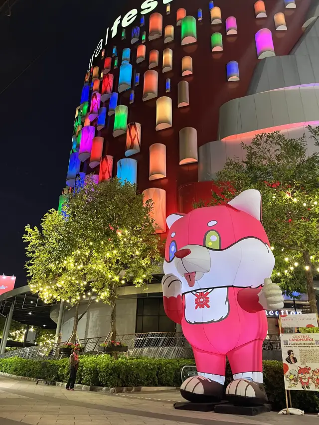 From indoor and outdoor night markets to amusement rides?! Central Festival has everything