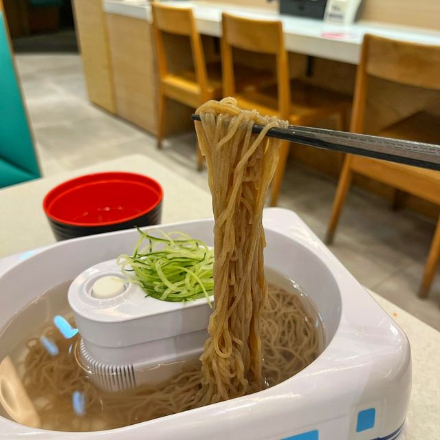 以日本火車🚝做主題壽司店｜隼