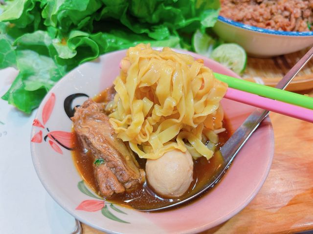 咁耐無去泰國旅行，突然好想食船麵，上網搵，好多人都推介呢間阿叔泰麵，一於放工約埋同事一齊去試吓先～