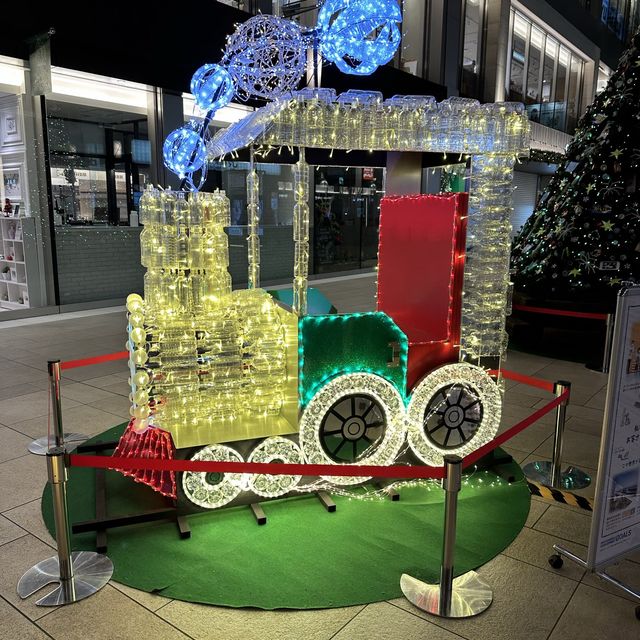 仙台車站的左右東西通道 濃濃的聖誕節氣氛好美 仙台車站的左右東西通道 濃濃的聖誕節氣氛好美