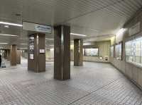福岡・博多。博多駅の地下街と地下鉄祇園駅を結ぶ『祇園駅(博多旧市街口)方面連絡通路』と『Fギャラリー』