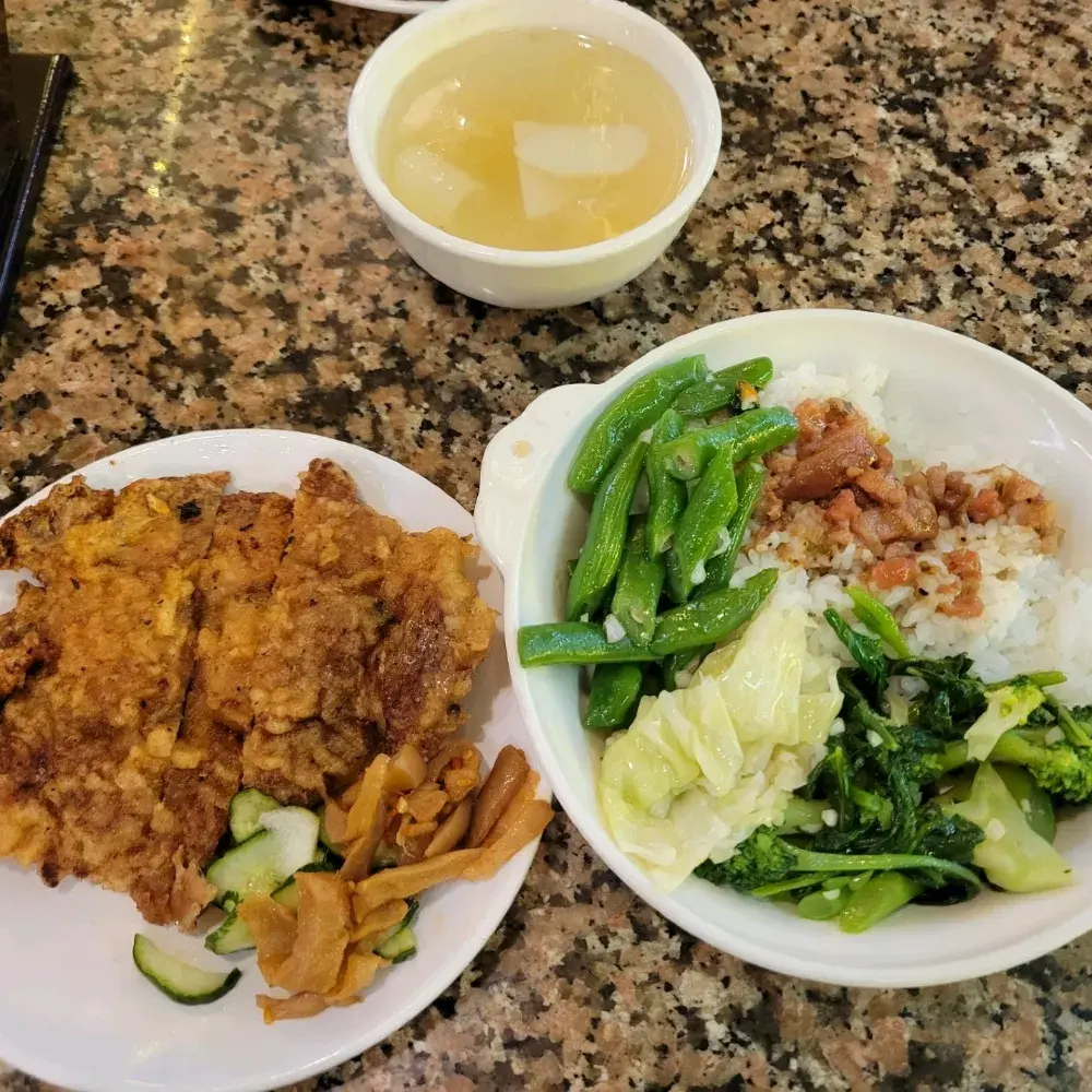 [台北排骨飯]東一排骨總店