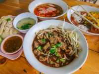 ก๋วยเตี๋ยวเตาฟืนป้าไฉน ตามสไตล์บ้านๆ