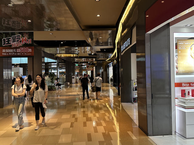 🏬 台北京站時尚廣場：連接台北車站，通往中山地下街與電影院的時尚聚落！🚉🛍️🎬