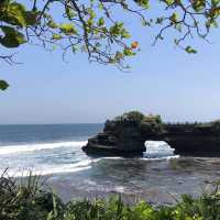 A stunning temple in Bali 🤗 🇮🇩 