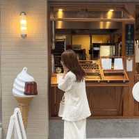 東京人氣可麗露專賣店，店內好華麗呢！