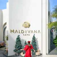 แต่งตัวแล้วไปคาเฟ่กินขนมถ่ายรูปฉ่ำๆMadivanaCafe