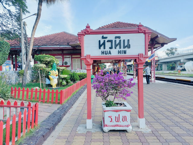 เดินเที่ยวแบบชิคๆที่สถานีรถไฟหัวหิน🚂🛤️