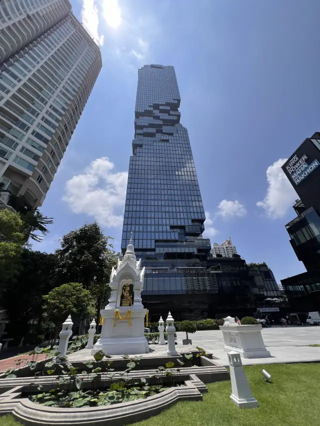 Mahanakhon Skywalk