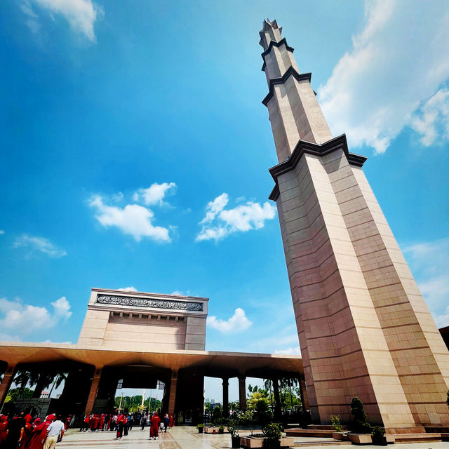 【マレーシア🇲🇾/おとぎ話に出てきそうな可愛らしいピンク色のモスク🕌✨】