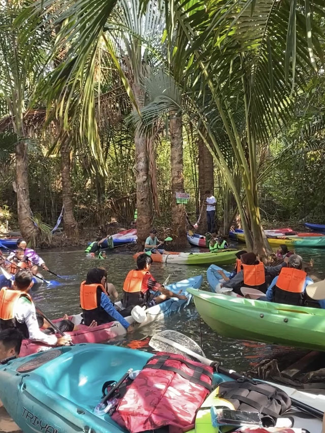 Kayak in Krabi Mirror Lake