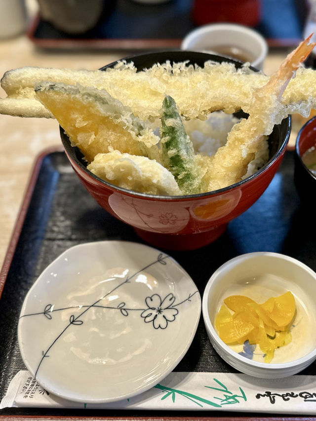 ร้านดี จัดว่าอร่อย ข้างทางไปเที่ยววัด Shitennoji 🛕