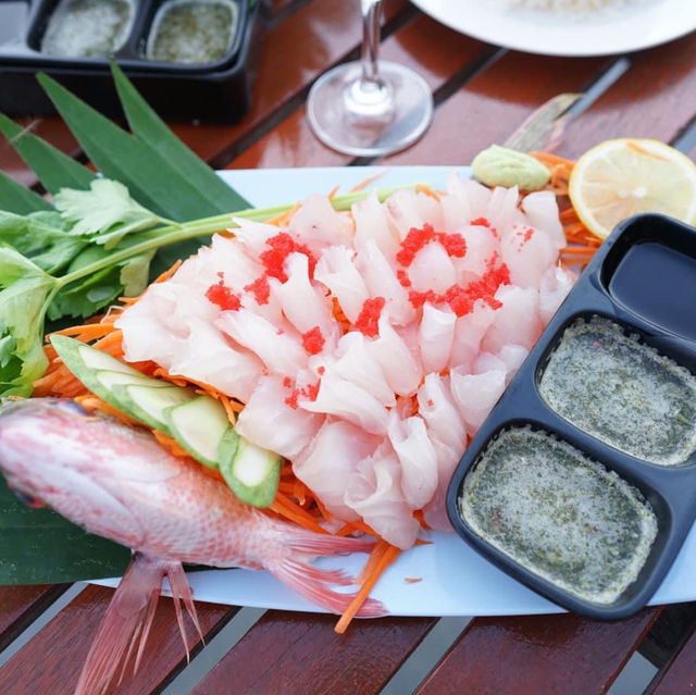 ซีฟู๊ดสดๆ กับวิวทะเลเขาสามมุข