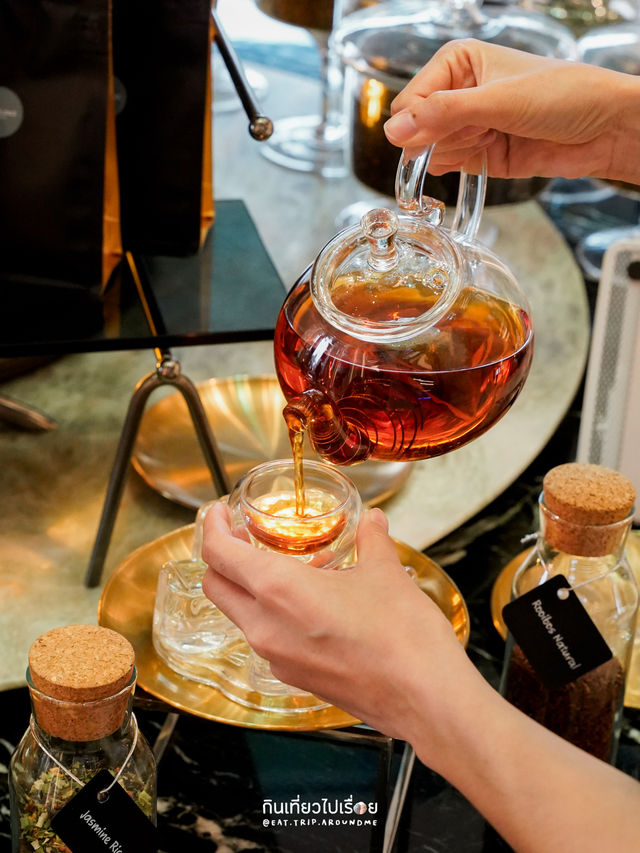 นั่งจิบชาและทานขนมชิลๆ ที่ Oort Cloud Tea Room