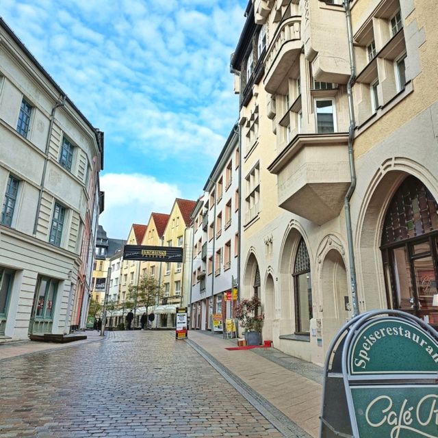 Let's walk around the city of Schwerin, Germany!