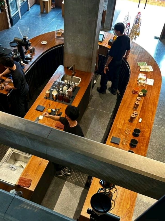 กาแฟอาข่า อ่ามา [กาแฟไทย ในคาเฟ่อิฐแดง]