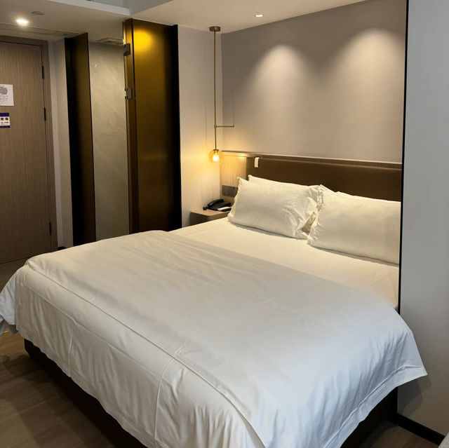 環逸酒店：恬逸大床房300元，地鐵站和景點都近