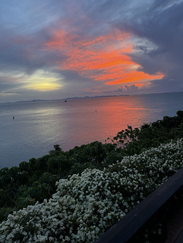 タイ🇹🇭プーケット　海一望🏝️ジャグジープール付きヴィラ🖤