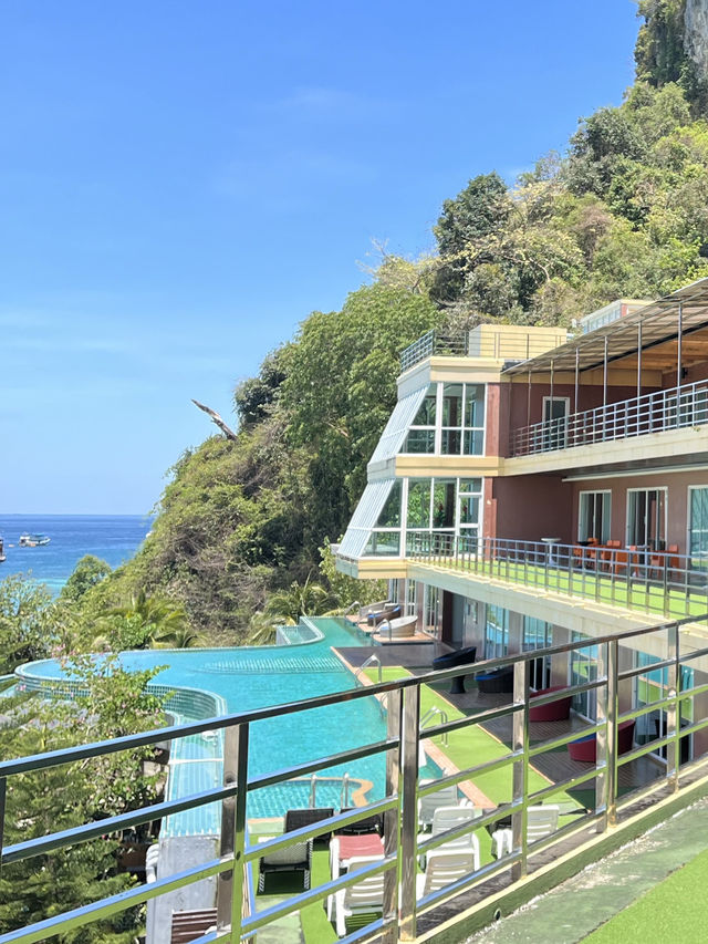 Phi Phi Clift Beach Resort (At krabi)