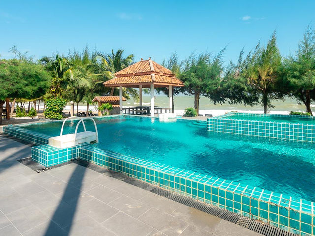 Coco Pino Bankrut Beach Resort