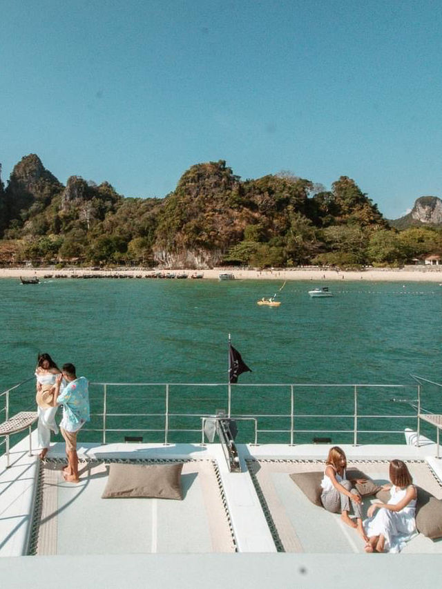 ล่องเรือยอร์ชชมความสวยงามของกระบี่