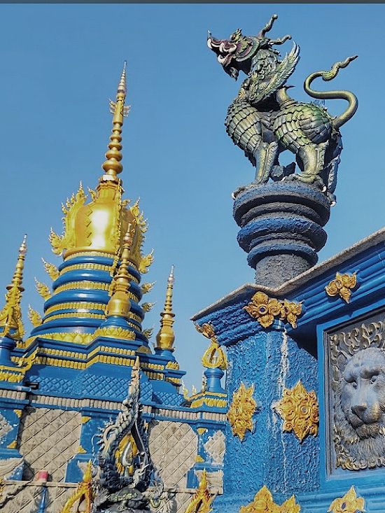 วัดร่องเสือเต้น วัดสีน้ำเงินแห่งเดียวในเชียงราย