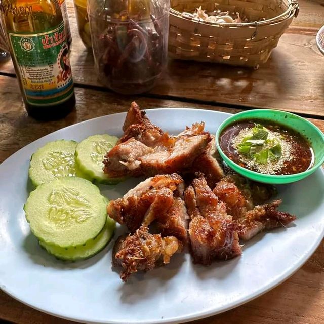 ลาบไก้พันแหวน อาหารพื้นเมืองเเต๊ๆเจ้า