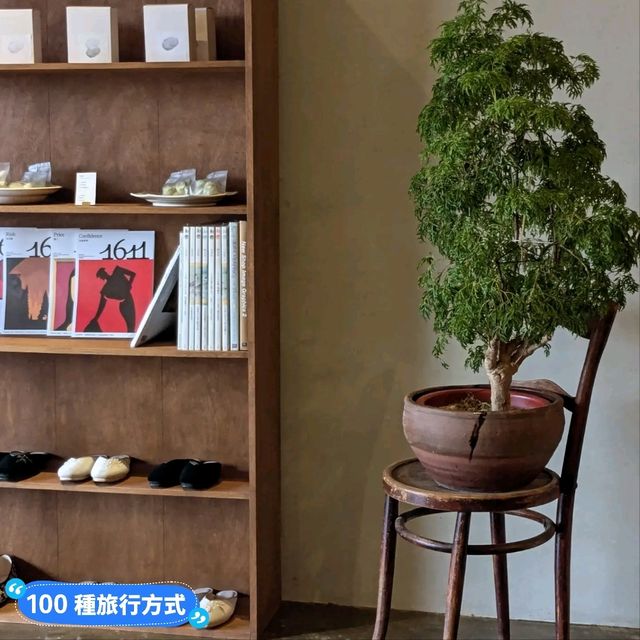 台南-兼賣女鞋的質感咖啡廳：山洞咖啡