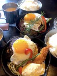 【福岡カフェ】好きなトッピングをしてハンバーグを楽しもう🥘