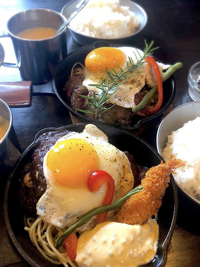 【福岡カフェ】好きなトッピングをしてハンバーグを楽しもう🥘