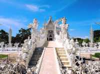 วัดร่องขุน หนึ่งในแลนด์มาร์คเชียงรายที่ต้องไป